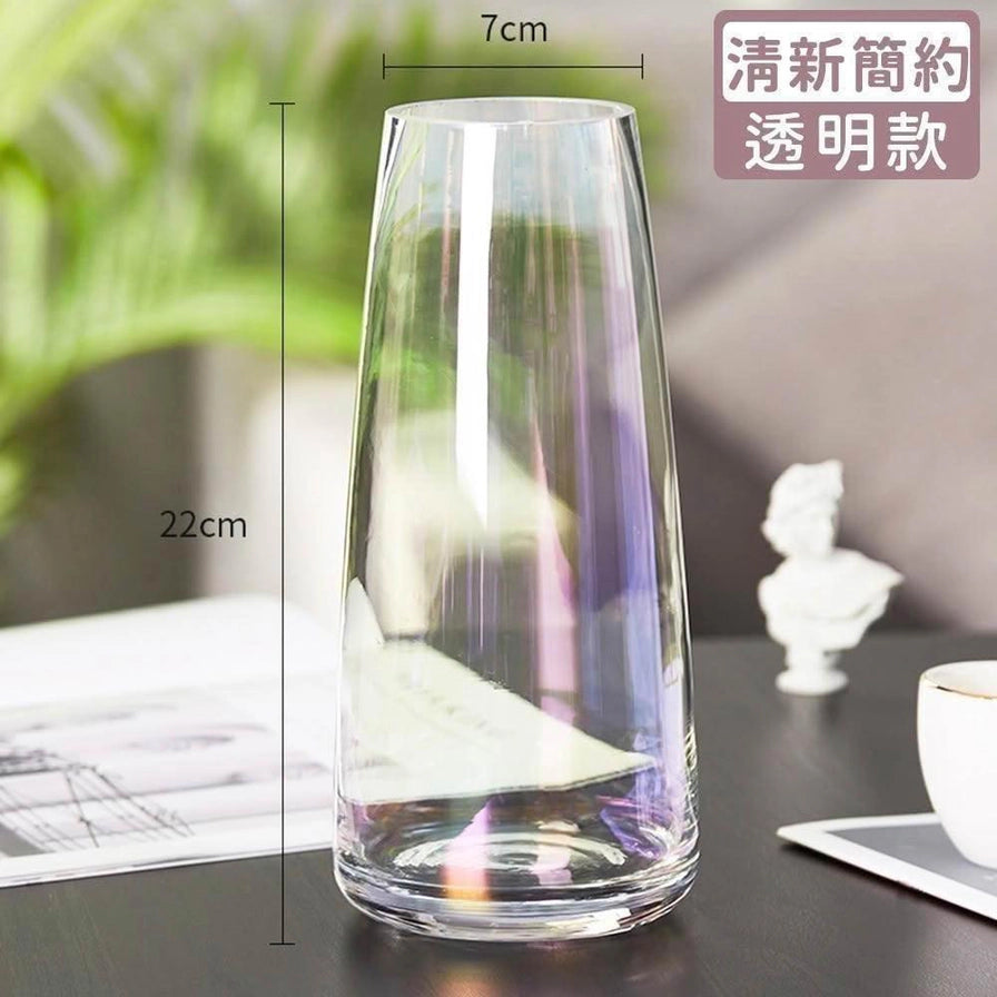 透明款日式玻璃花瓶放置在桌面上，标注高度为22cm，瓶口直径为7cm，背景带有清新简约透明款文字。