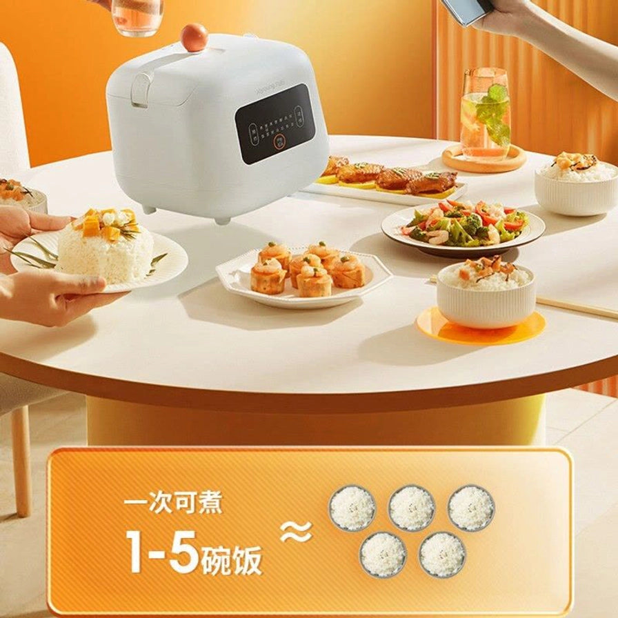 餐桌场景展示，九阳电饭煲旁摆放着多碗米饭和菜肴，下方标注一次可煮1 - 5碗饭的容量说明。