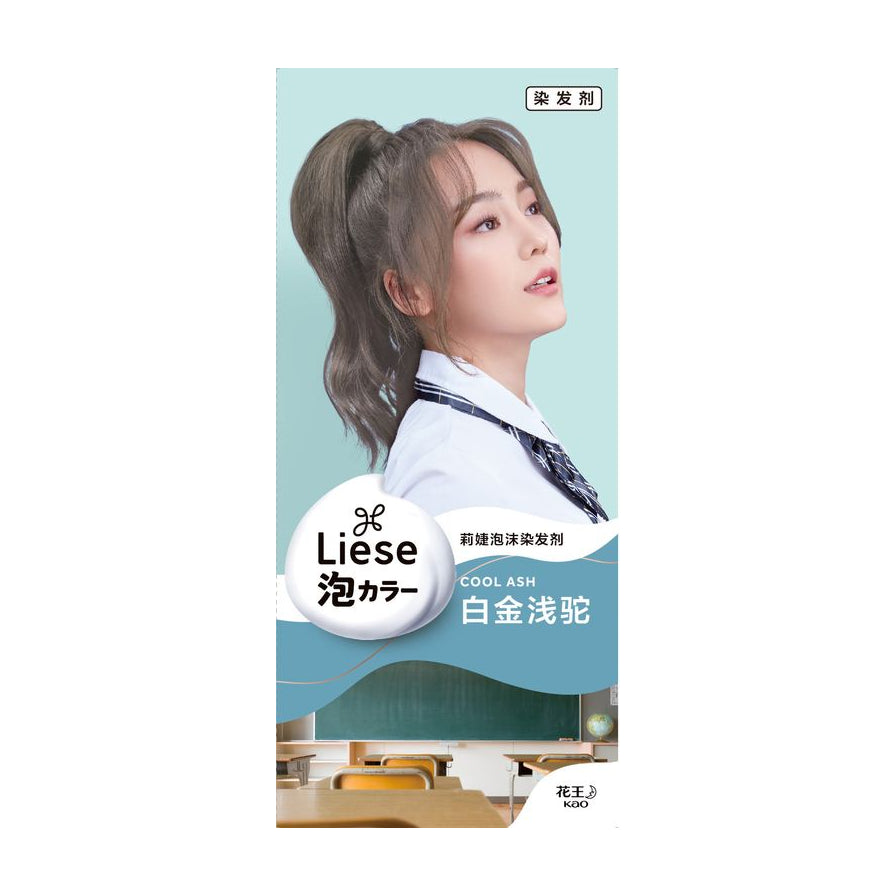 花王 Liese 泡沫染发剂白金浅驼色广告图，模特展示冷灰亚麻发色效果