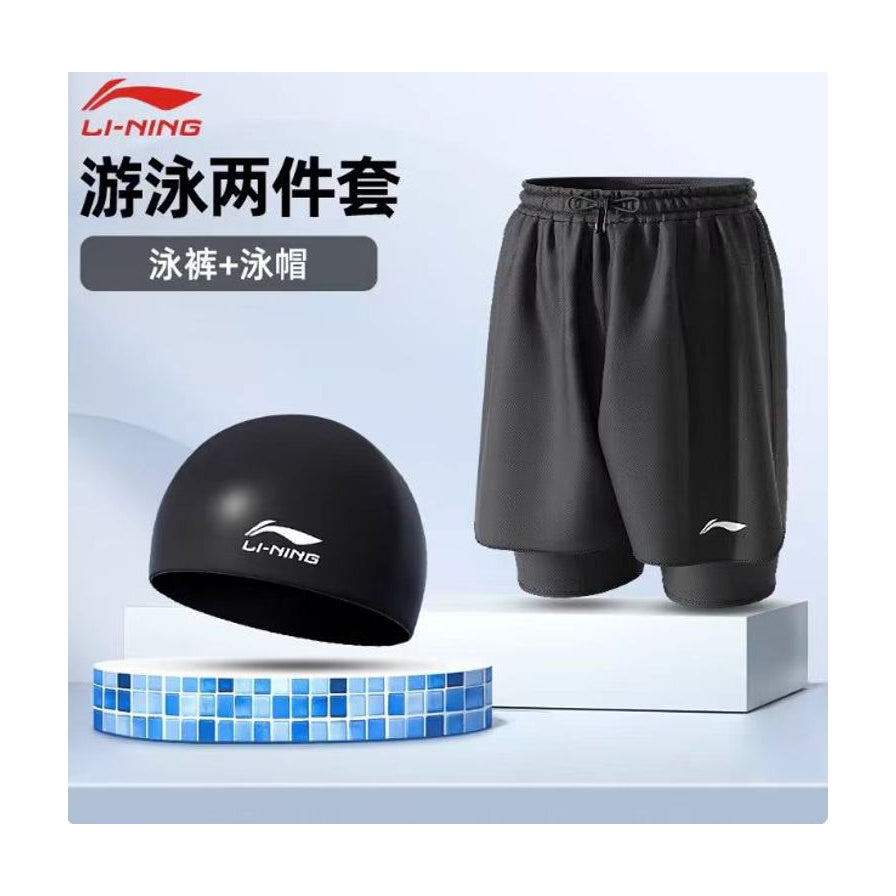 李宁游泳两件套宣传图，包含黑色泳裤和泳帽，背景带有蓝色马赛克水池元素，左上角有品牌Logo及文字。