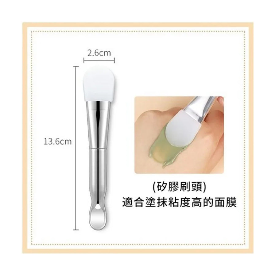 面膜刷尺寸示意图，标注刷头直径 2.6cm 及总长 13.6cm，附带手部涂抹绿色面膜的使用演示。