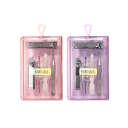 上野拉美拉美甲工具套装，粉色和紫色透明收纳盒展示，内含指甲钳、挖耳勺、眉夹等五件套不锈钢工具。