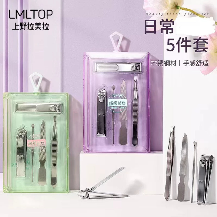 带有中文卖点“日常5件套”的海报，展示不同颜色的美甲套装及不锈钢工具细节。
