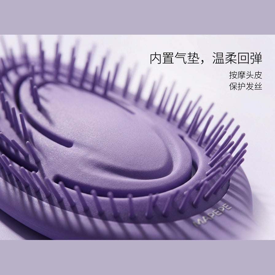 MAPEPE 气垫梳局部特写图，配有中文文案说明内置气垫温柔回弹及按摩头皮功能。