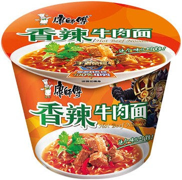 康师傅香辣牛肉味桶装泡面，红亮汤底带牛油香的刺激口味
