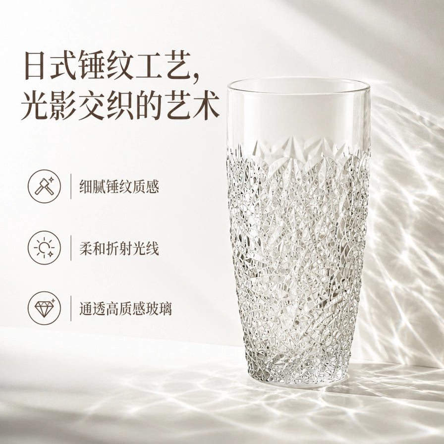 日式锤纹工艺玻璃花瓶，展示细腻纹理与柔和折射光线效果，配有中文卖点说明。