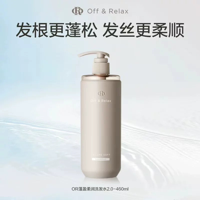 Off & Relax 洗发水宣传海报，包含中文卖点文案“发根更蓬松”及水波纹理背景。