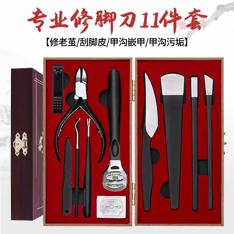 修脚刀套装平铺展示图，顶部带有红色中文标题及功能说明文字。