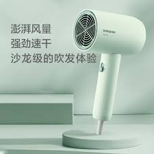 POREE 博锐电吹风侧面展示图，配有中文宣传文案强调大风量速干功能。