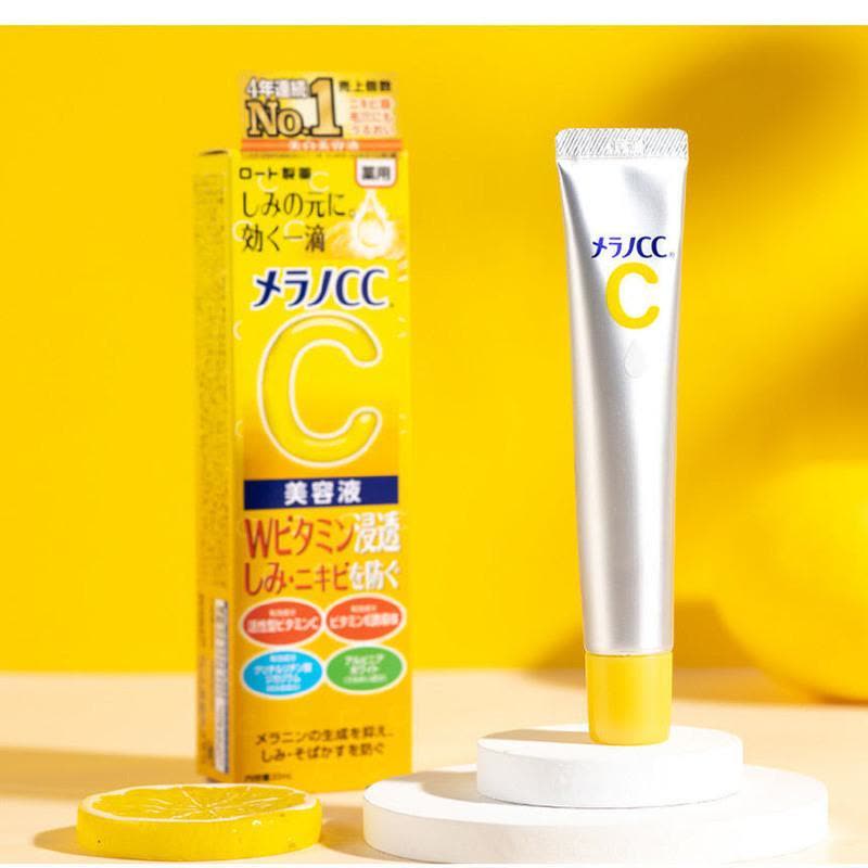 乐敦 CC 精华液产品细节图，展示管口设计与质地，背景包含中文促销信息。