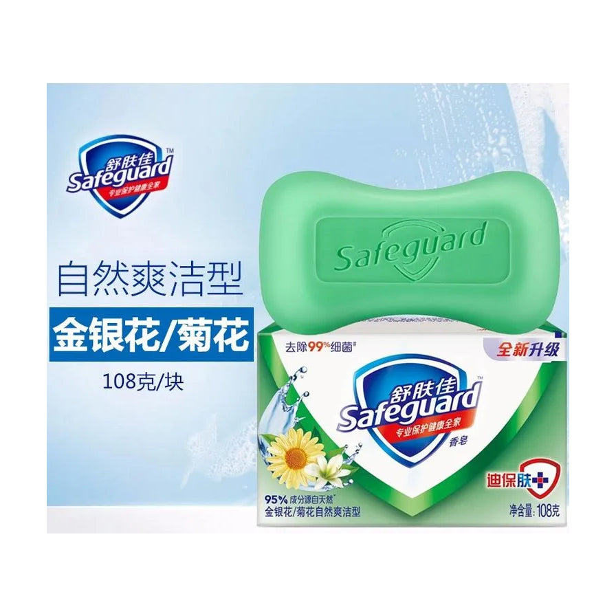 舒肤佳自然爽洁型香皂宣传图，左侧包含金银花菊花成分说明及中文卖点文字。