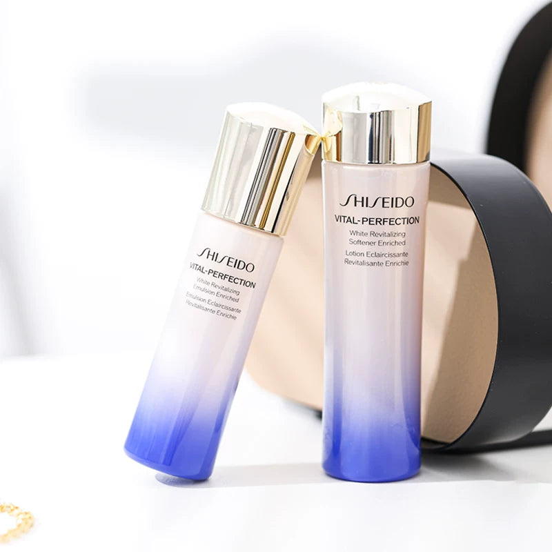 资生堂悦薇水乳套装组合展示图，包含正装瓶身与配套小样