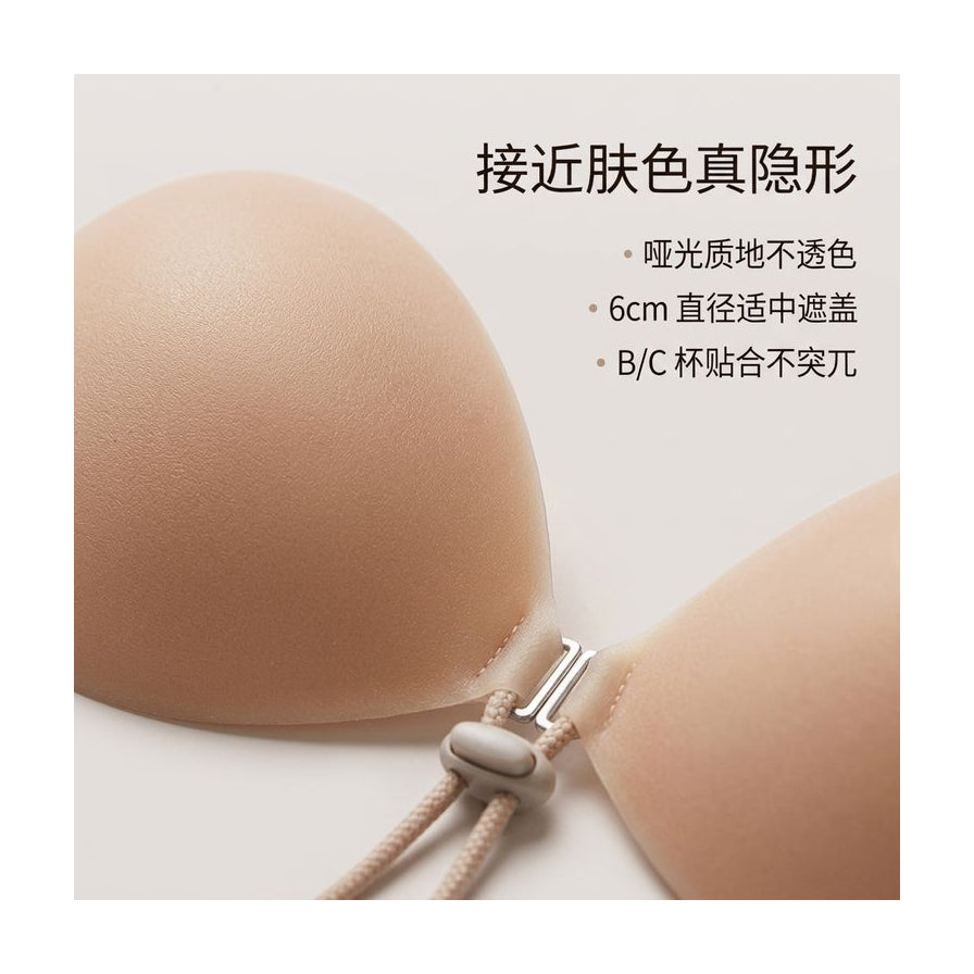 产品卖点图，展示胸贴哑光质地特写，配有中文说明强调接近肤色隐形及 6cm 尺寸。