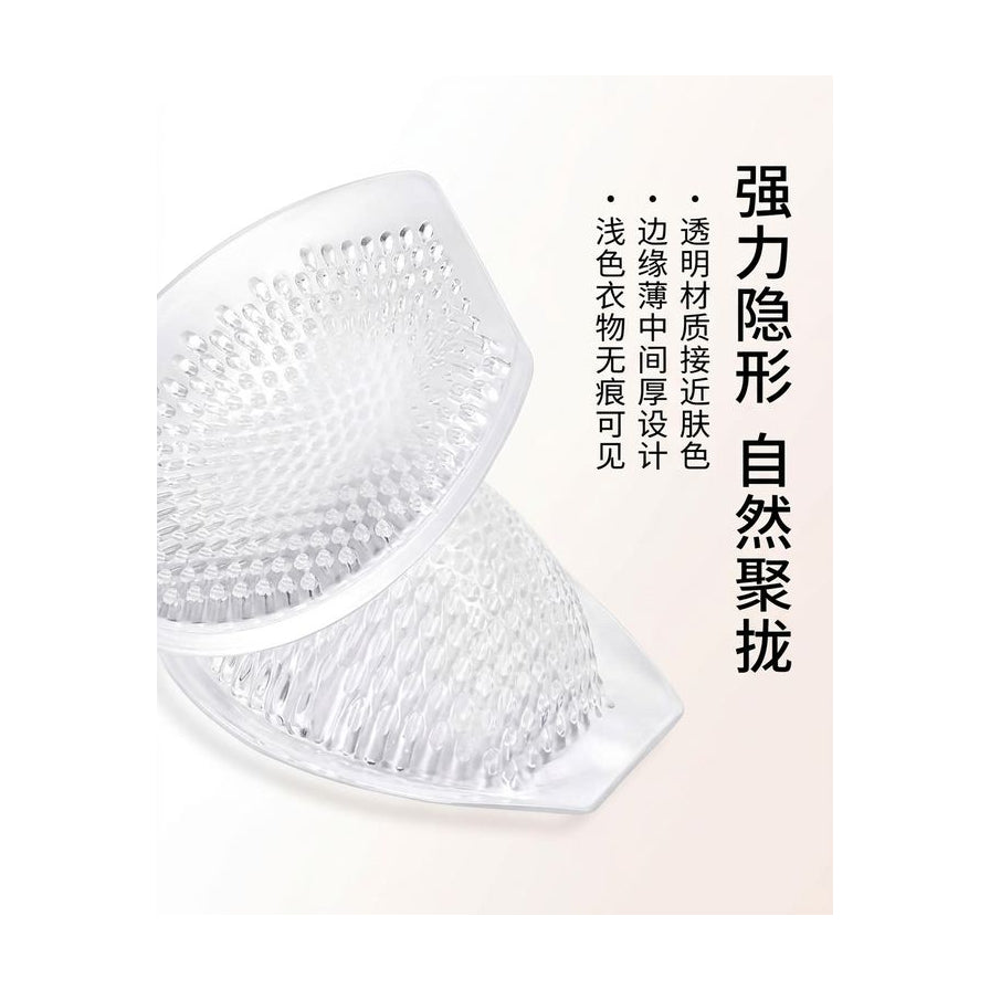 透明硅胶胸垫特写，配有中文说明文字，强调强力隐形与自然聚拢效果。