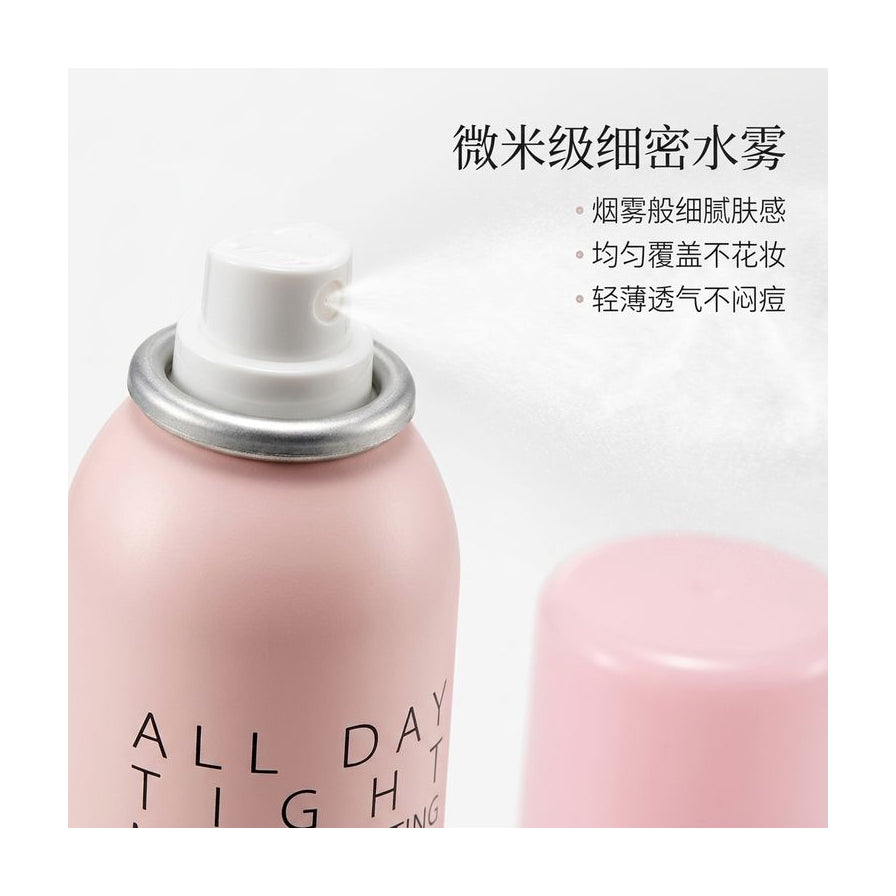 定妆喷雾喷头特写，展示微米级细密水雾效果，配有中文卖点说明。