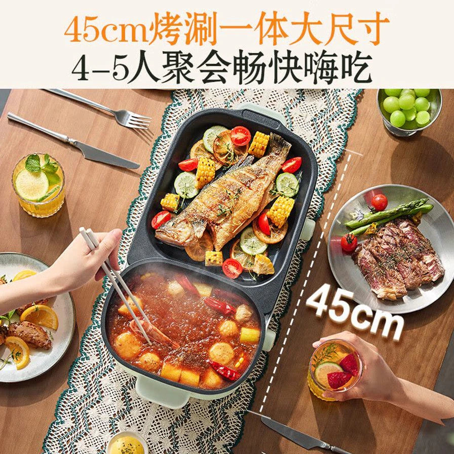 俯拍视角展示苏泊尔涮烤一体锅，45cm加长尺寸，左侧煮火锅，右侧烤整条鱼和牛排，适合4 - 5人聚会。