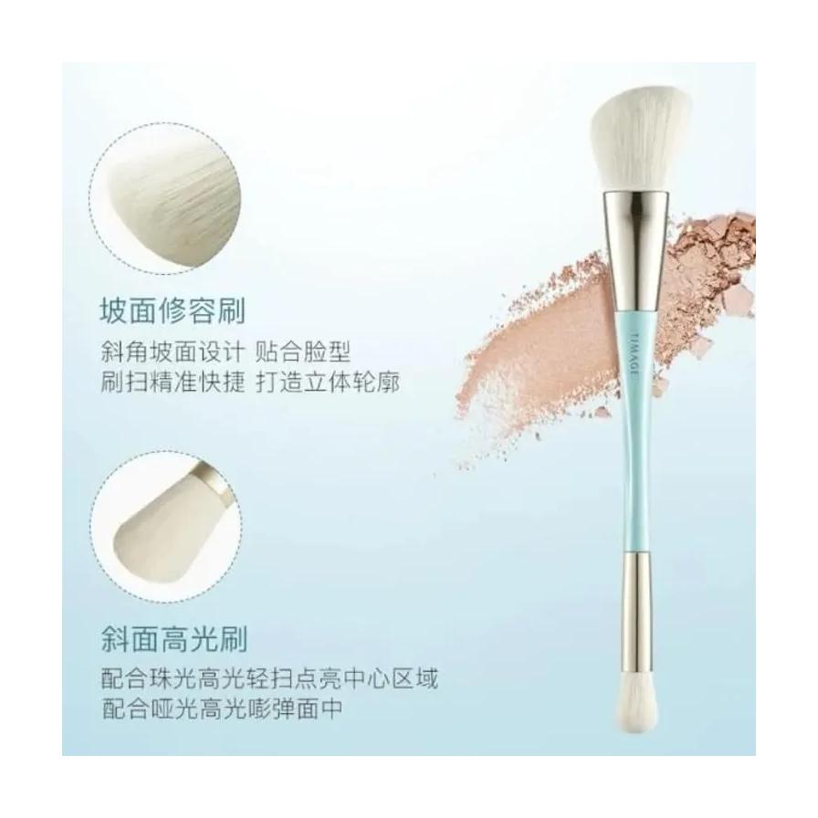 彩棠双头刷功能图解，包含坡面修容刷和斜面高光刷的中文细节说明及粉质试色。