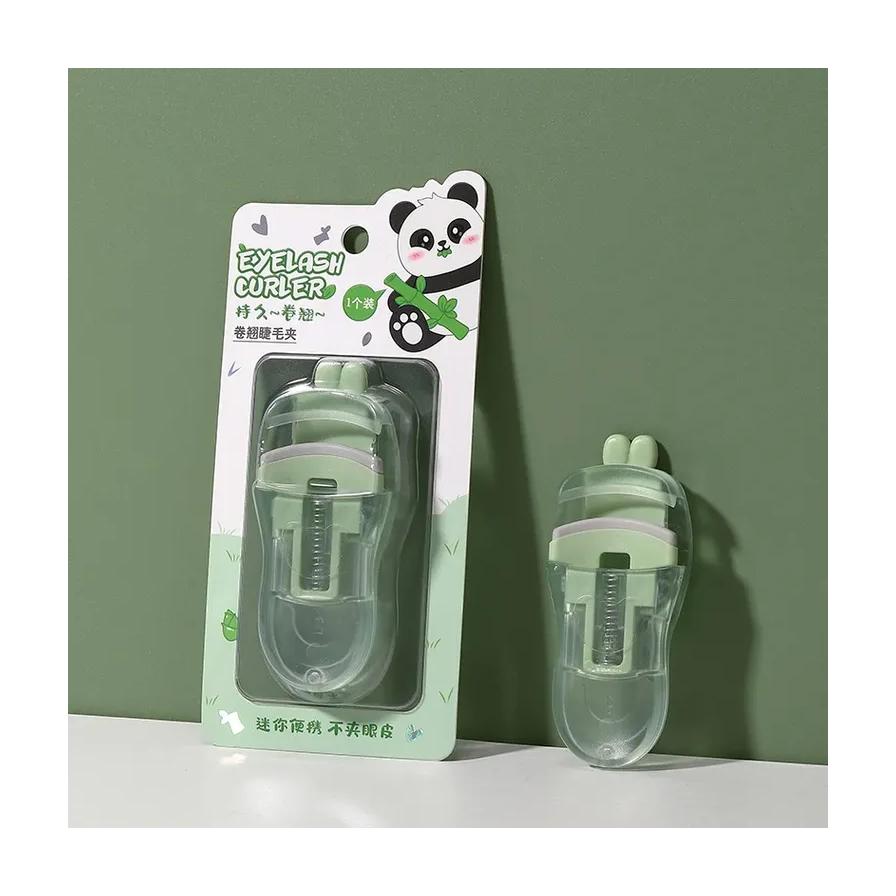 上野拉美拉绿色熊猫造型睫毛夹及其包装展示，含中文卖点说明