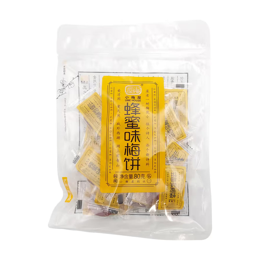 小梅屋蜂蜜味梅饼单袋包装正面图，黄色标签清晰可见，内含独立小包装。