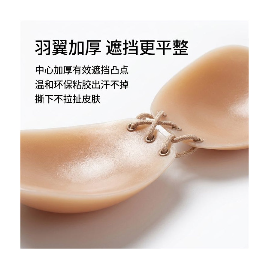 带有中文说明的胸贴细节图，强调中心加厚遮挡凸点和温和粘胶特性。