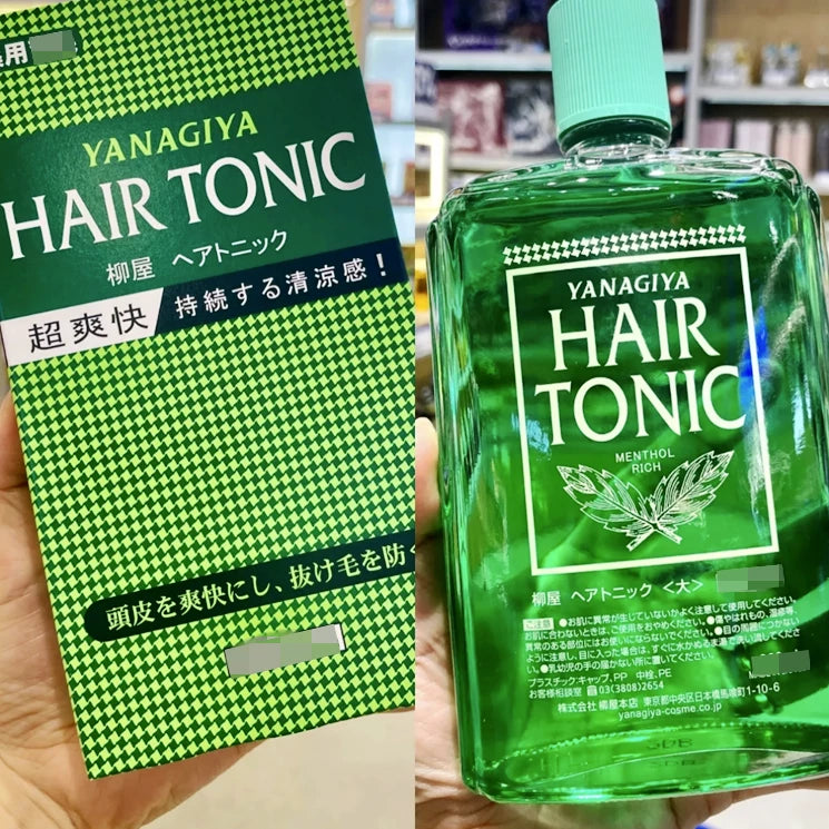 手持 YANAGIYA 产品包装盒与绿色玻璃瓶身的实拍展示图，背景为货架环境。