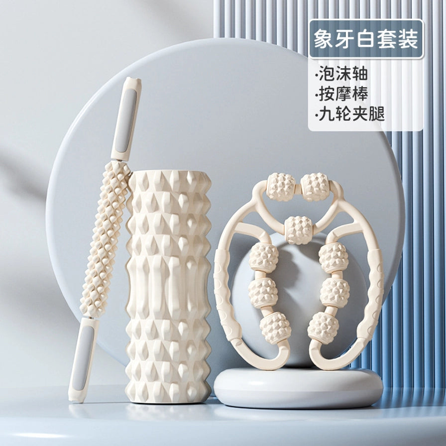 象牙白色的瑜伽按摩三件套，包含泡沫轴、按摩棒和九轮夹腿器，背景带有圆形装饰元素，右上角标有象牙白套装文字。