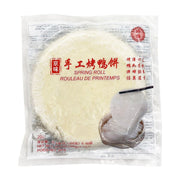 珍膳京味手工烤鸭饼包装正面，白色透明袋装，内含20张薄饼，净重300克，包装上印有红色“京味手工烤鸭饼”字样及春卷皮示意图。