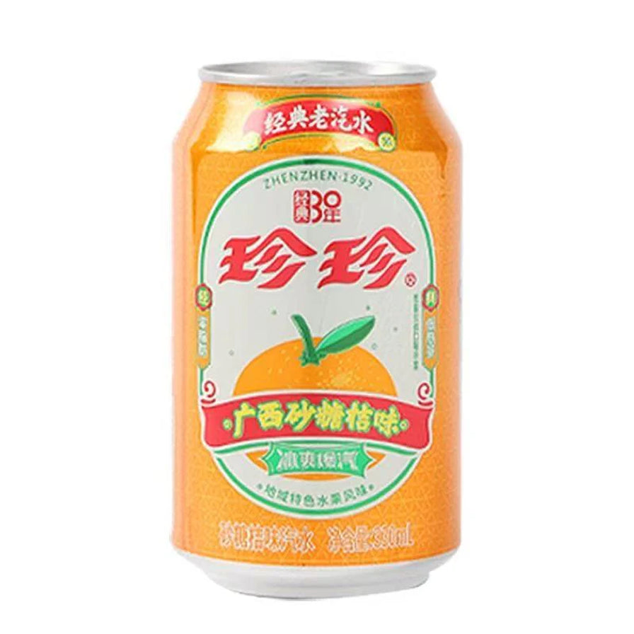 珍珍桔子味汽水330ml易拉罐装，橙色罐身印有砂糖桔图案，标注经典老汽水。
