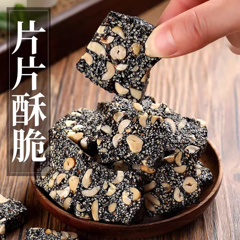 周贵坊花生芝麻糖产品特写，清晰展示独立包装与酥脆质感