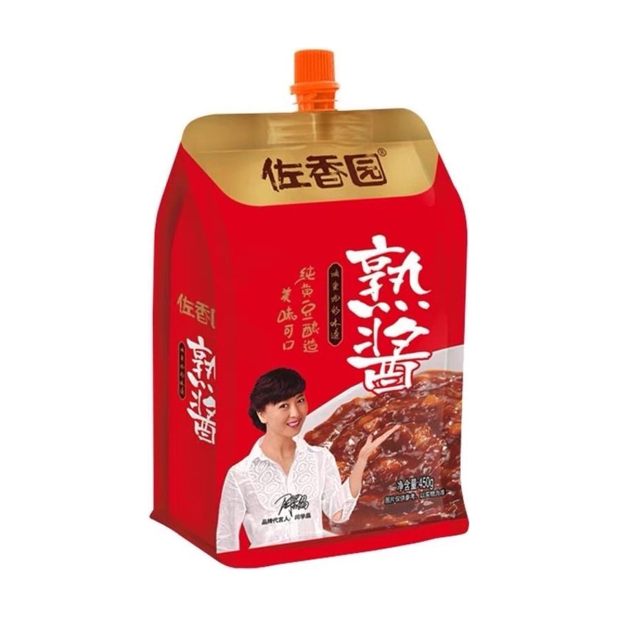 佐香园熟酱 450g 自立袋装正面图，红色包装配橙色螺旋盖，印有品牌代言人肖像及酱料实物图。